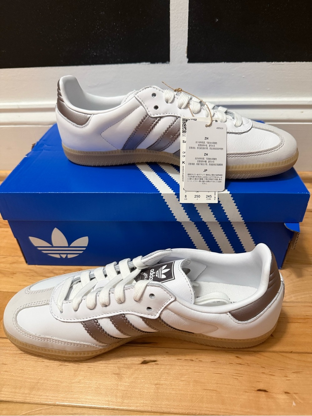 New In Box Adidas Samba OG White And Silver Sneakers Womens 8 - Picture 3 of 4